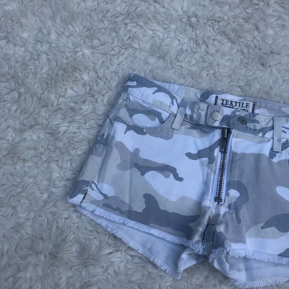 TEXTILE Elizabeth and James Cooper Camo Shorts - Picture 2 of 6
